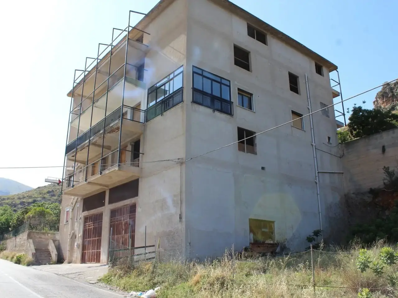 Palazzina commerciale in Via Piersanti Mattarella Snc, Belmonte Mezzagno, {3} - Foto 1