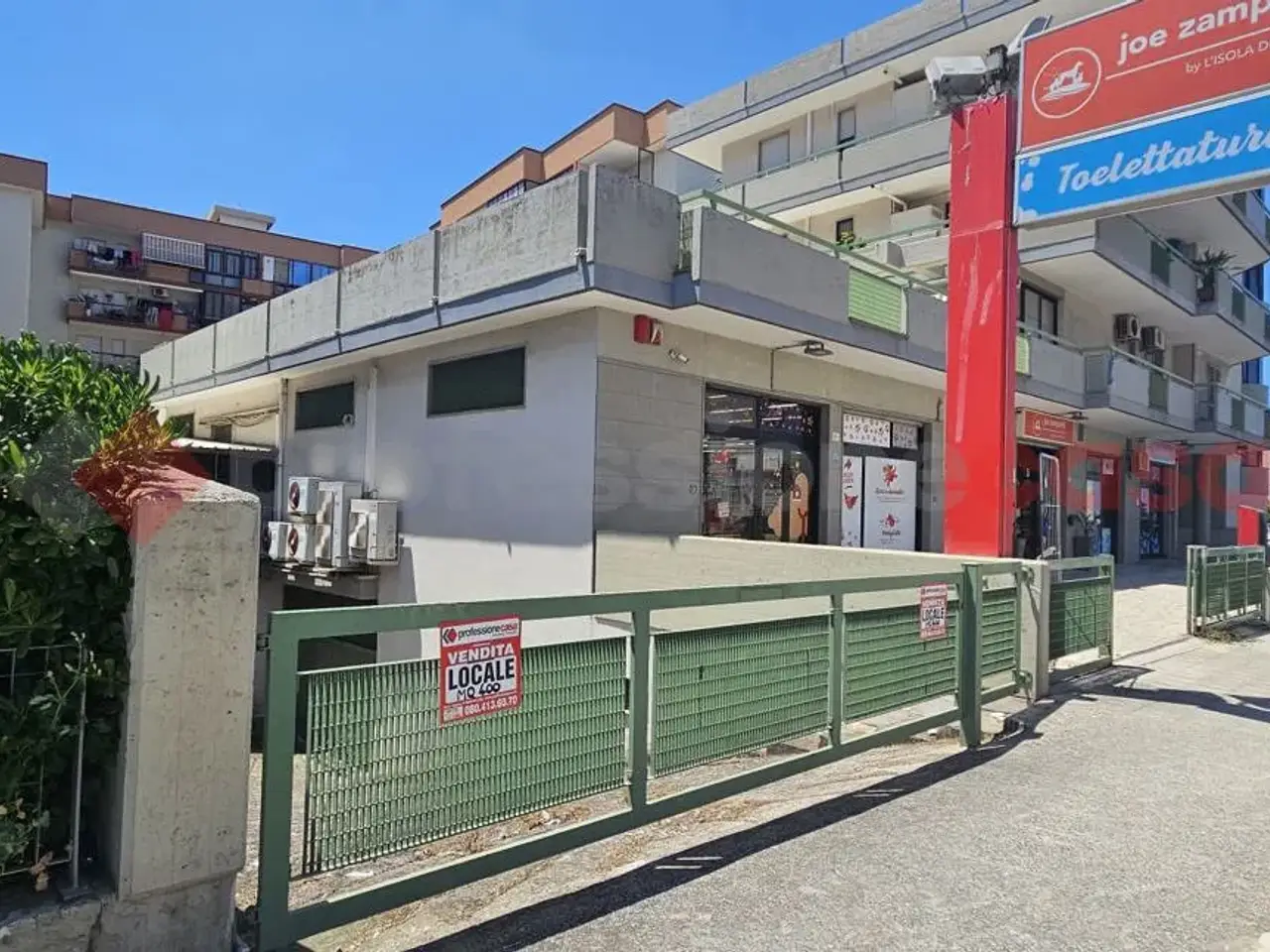 Magazzino in Viale Aldo Moro 00, Monopoli, {3} - Foto 1