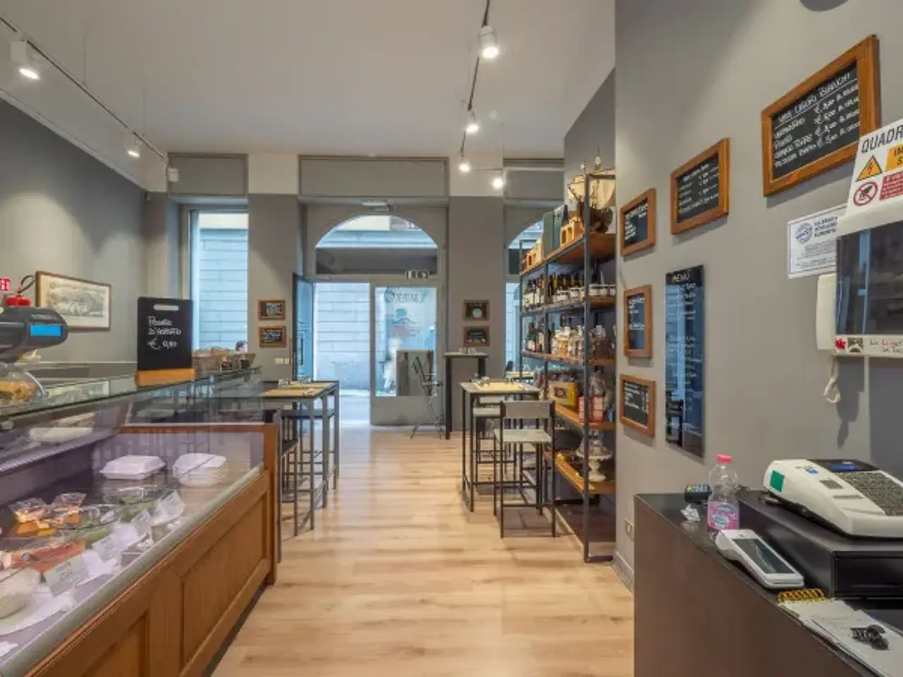 Tavola calda in Via Sant'Orsola 8a, Milano, {3} - Foto 1