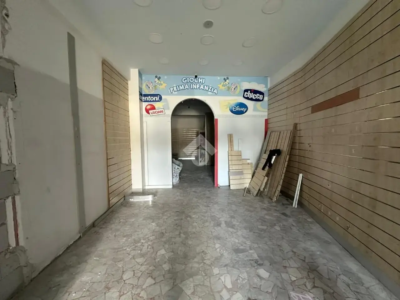 Negozio in Via Salvatore Gambardella 178, Napoli, {3} - Foto 2