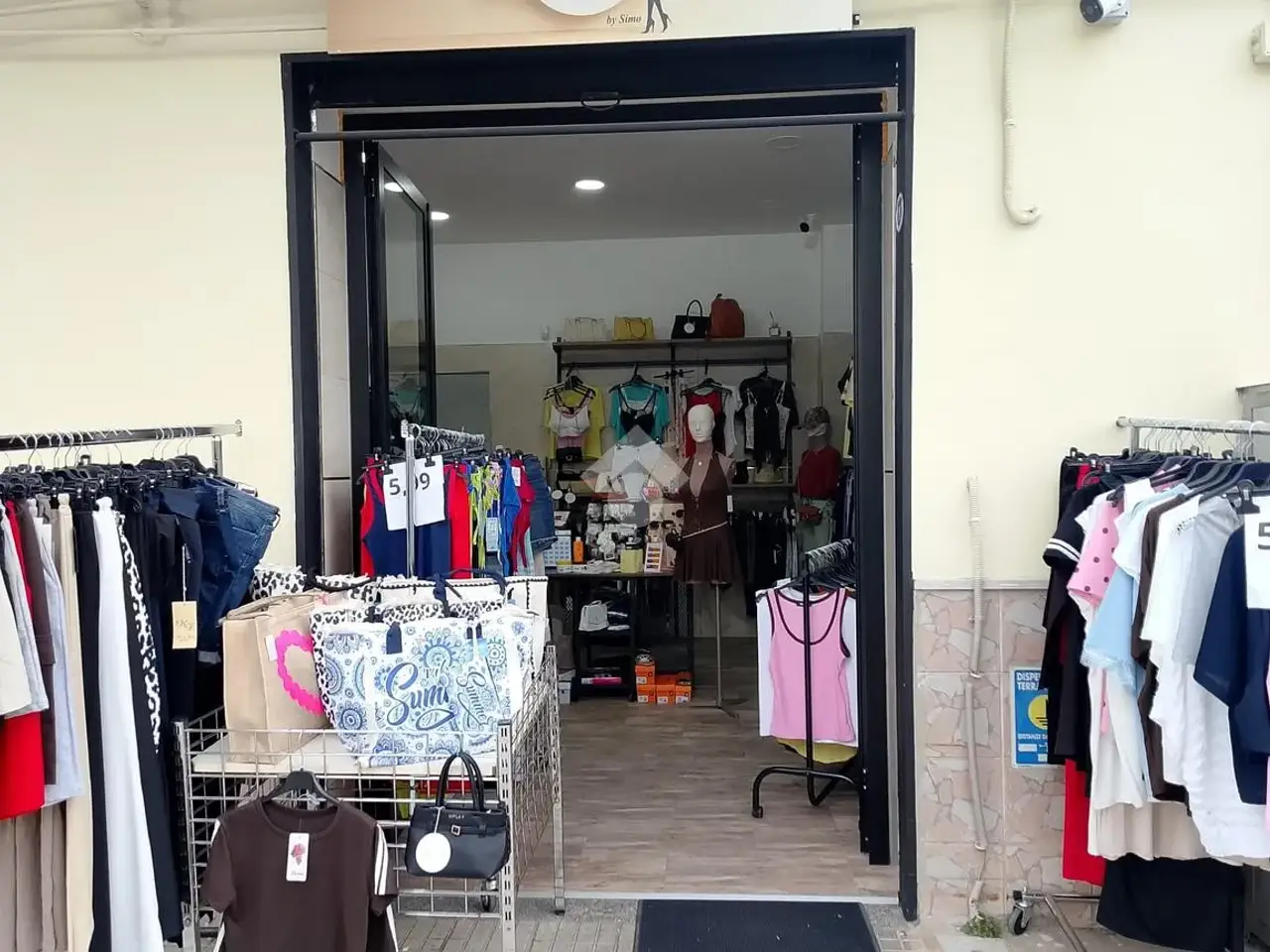 Negozio in Via Bartolo Longo 126, Napoli, {3} - Foto 2