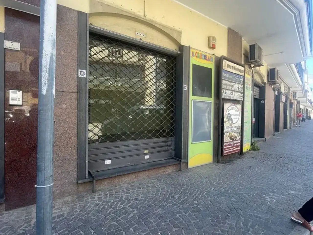 Negozio in Via Venezia 1, Mondragone, {3} - Foto 1