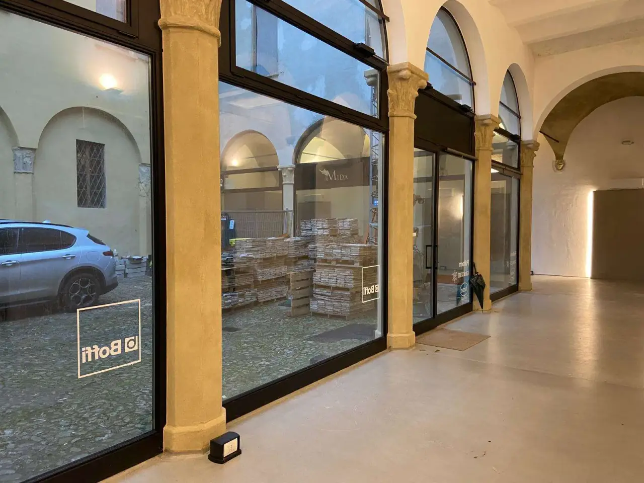 Ufficio in Via Guido da Castello 12, Reggio Emilia, {3} - Foto 1