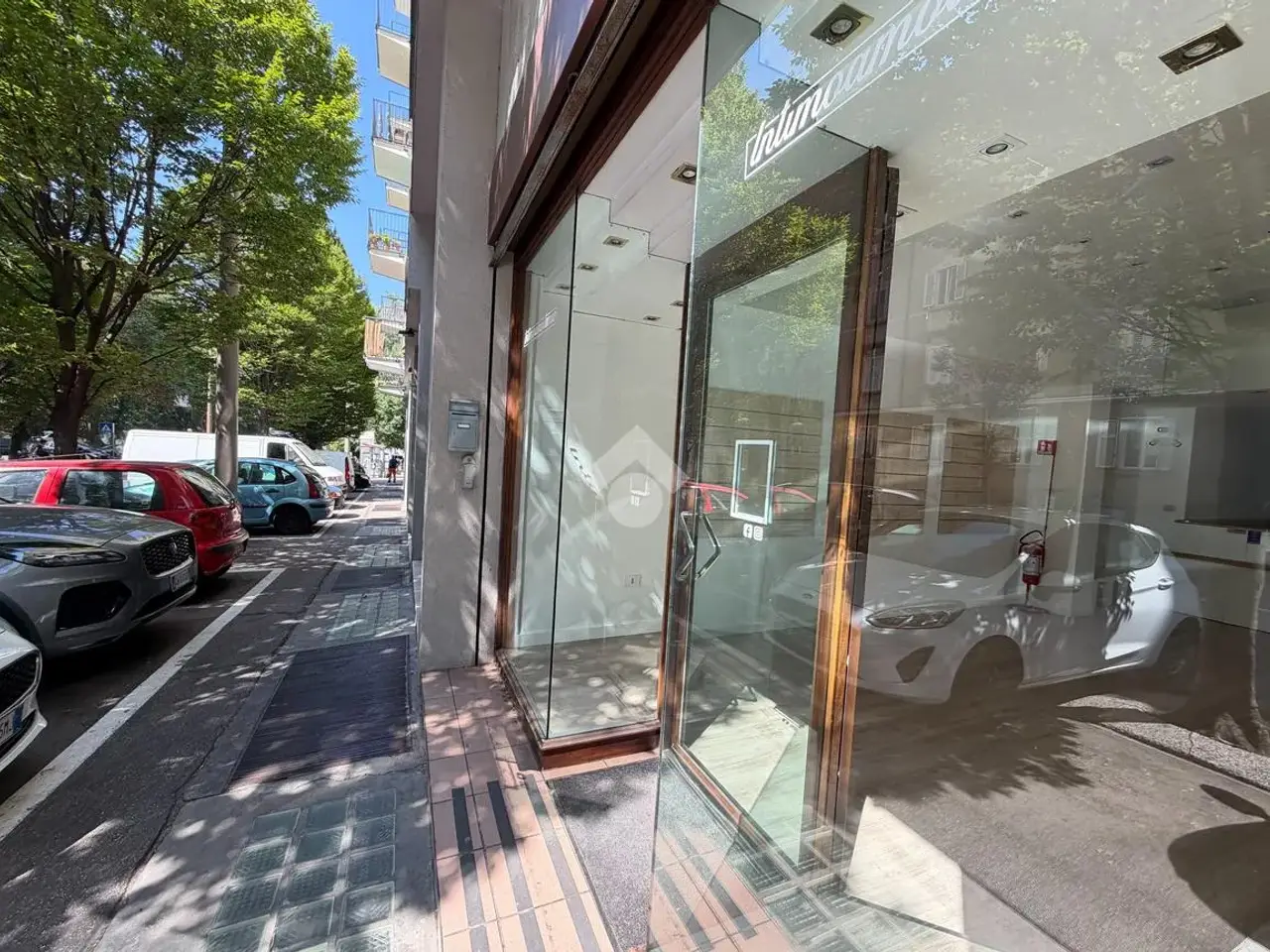 Negozio in Viale Raffaello Sanzio 4, Trieste, {3} - Foto 2
