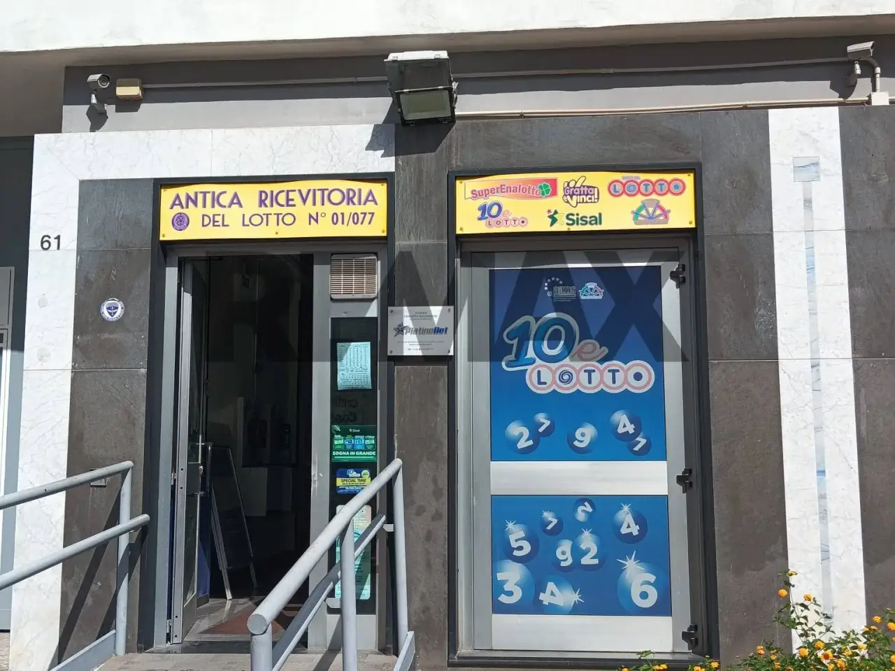 Esercizio commerciale in Via Cavour 61-63-65, Casoria, {3} - Foto 2