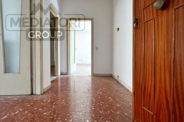 4-room flat in Piazza Caduti DIV. Acqui Cefalonia E Corfù 21, Pontedera - Photo 1