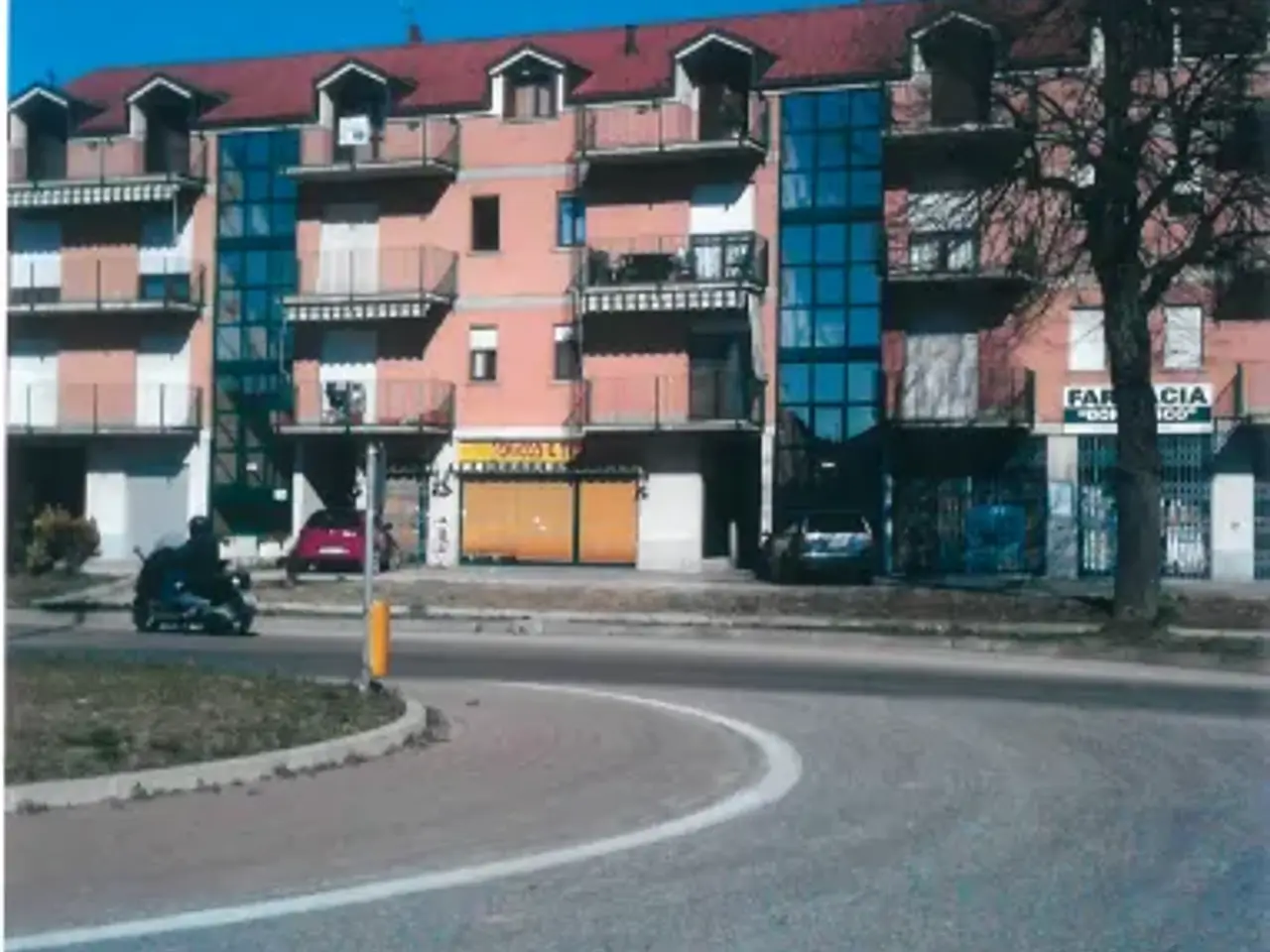 Negozio in Via Chieri 2\E, Carmagnola, {3} - Foto 1