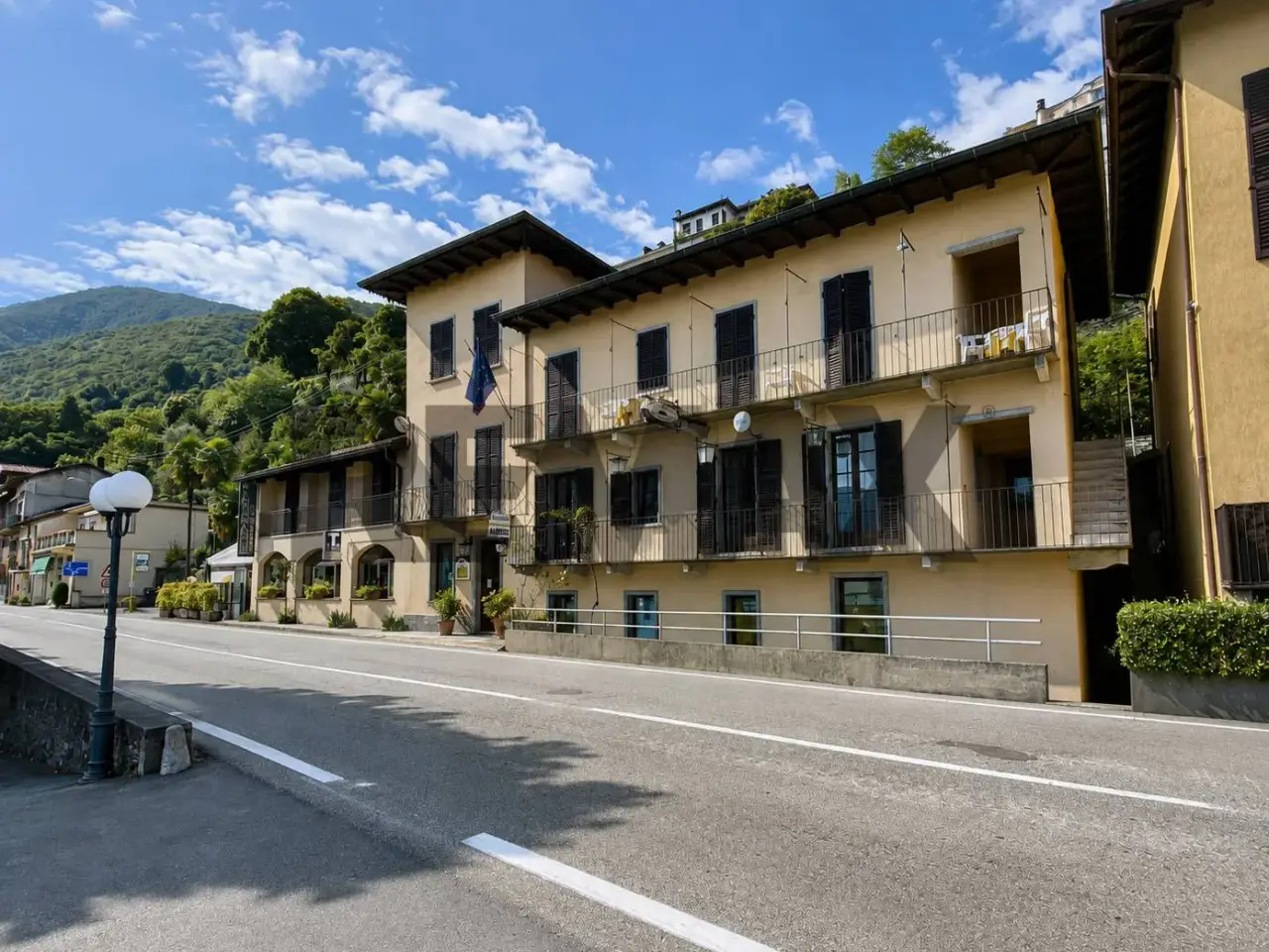Esercizio commerciale in , Oggebbio, {3} - Foto 2