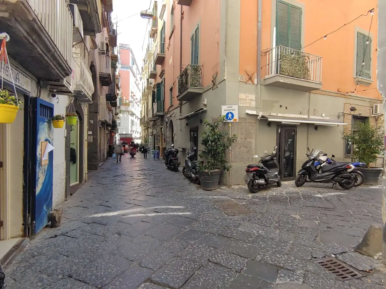 Negozio in Via Ferrigni  38, Napoli, {3} - Foto 1