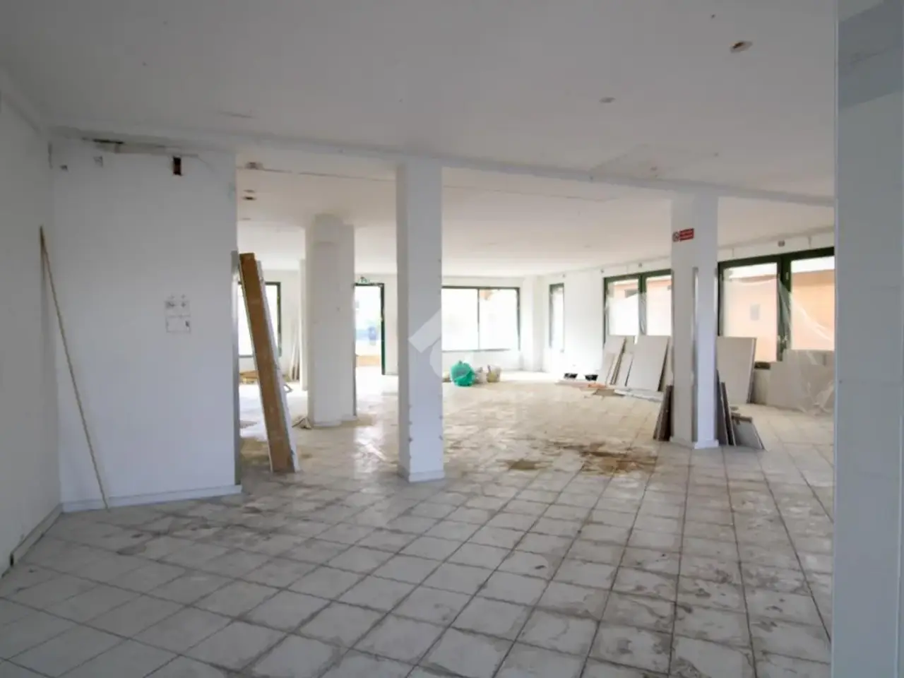 Negozio in Via Cavalieri di Vittorio Veneto, Stezzano, {3} - Foto 1