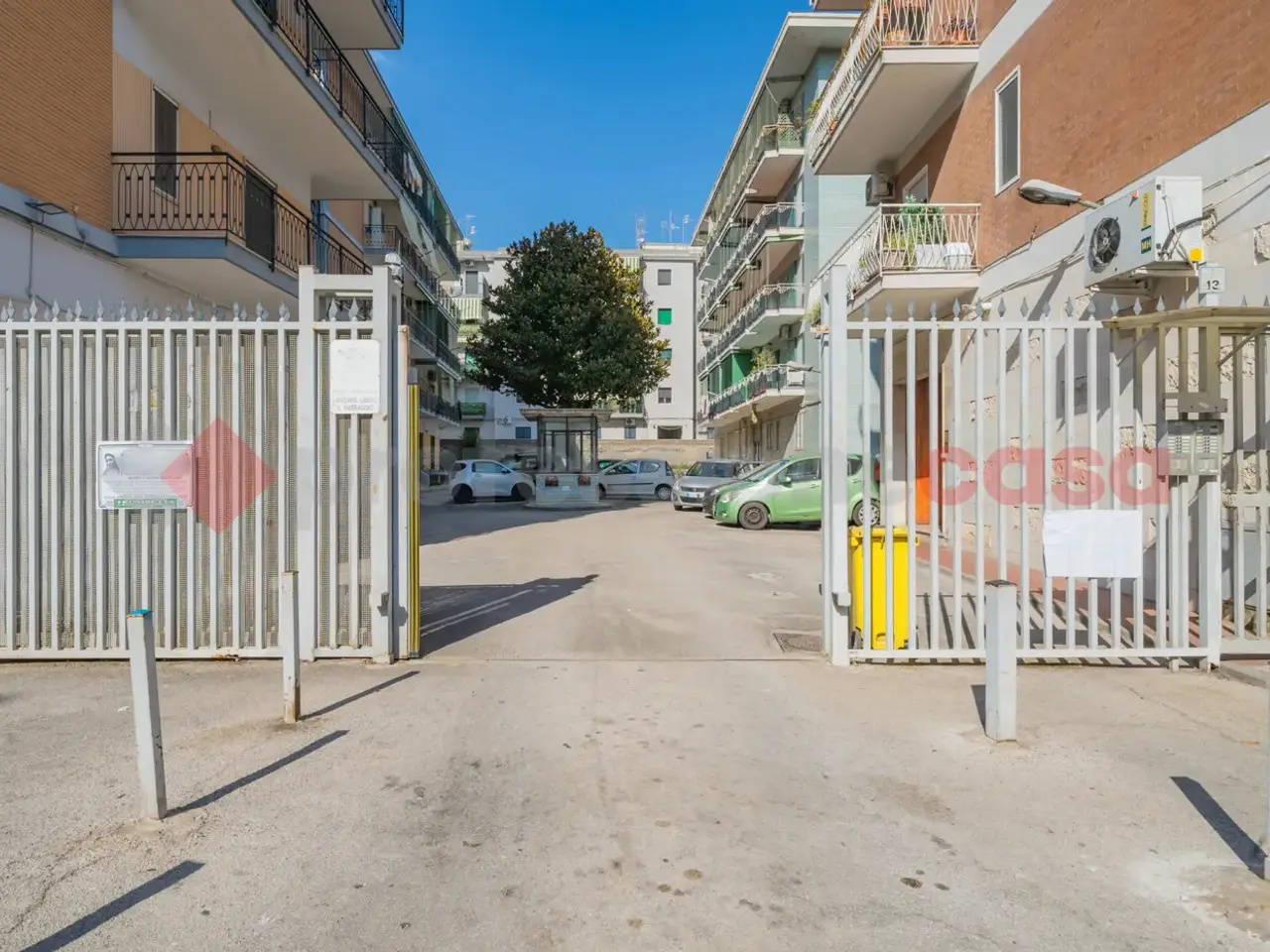 Magazzino in Via Martiri della Libertà  17, San Giorgio A Cremano, {3} - Foto 2