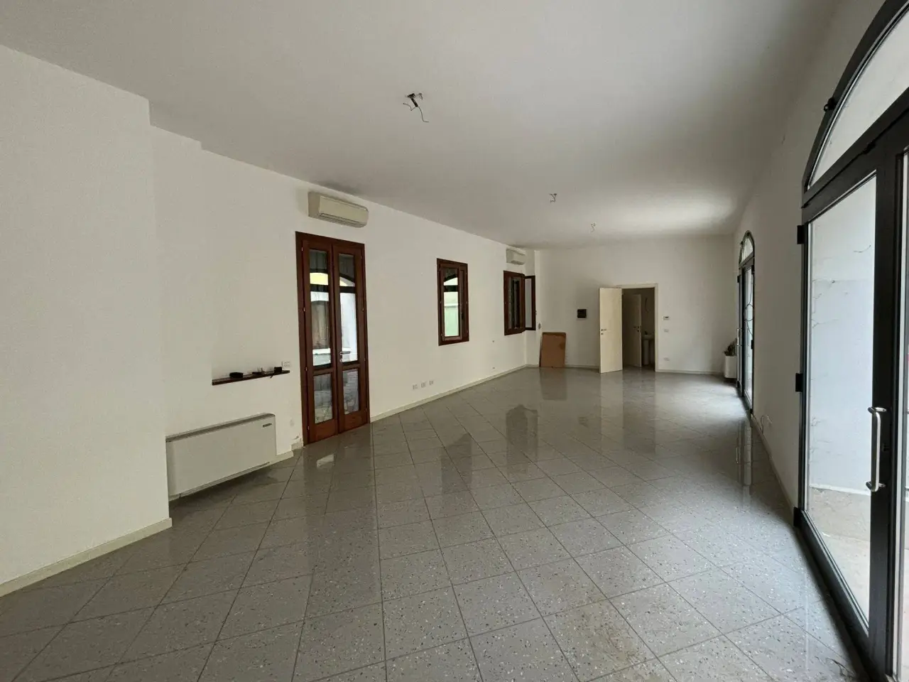 Ufficio in , Mirandola, {3} - Foto 1
