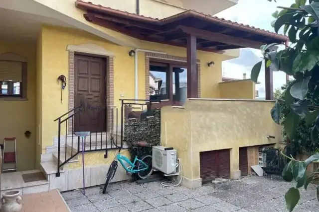 Villa a schiera in Via Macerata, Pomezia - Foto 1