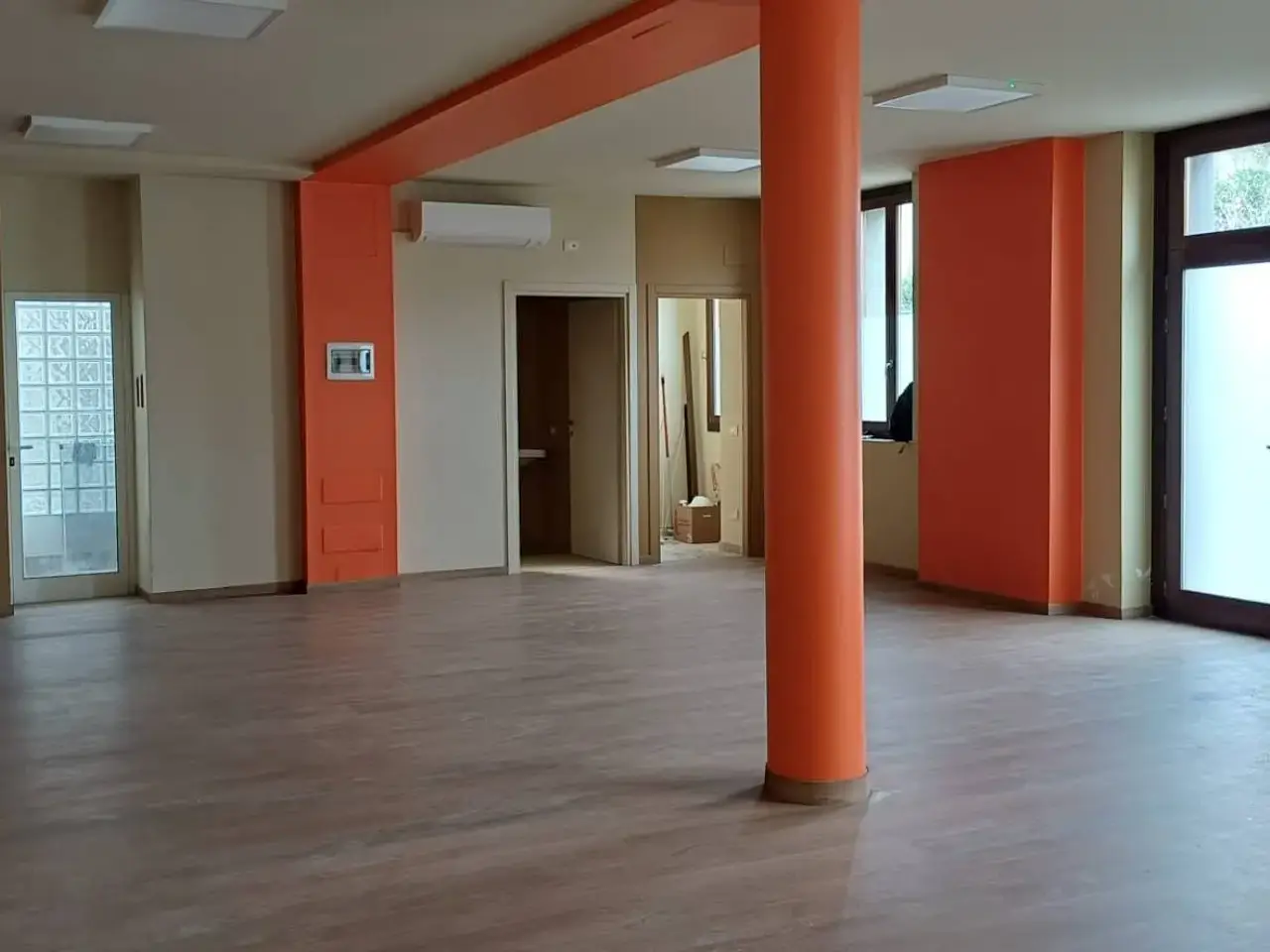 Negozio in Cavour 20, Bernareggio, {3} - Foto 1