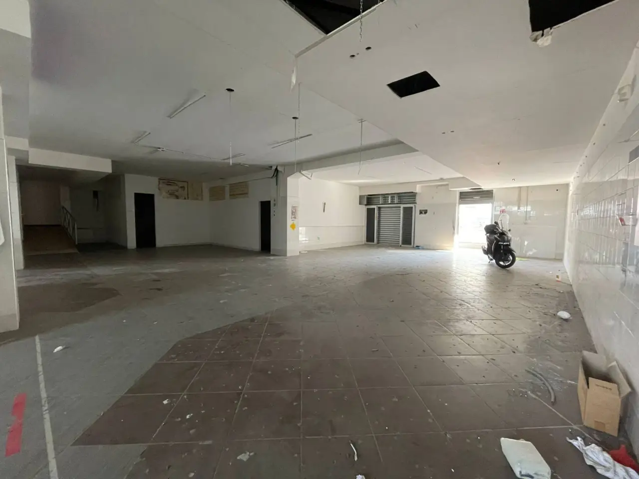 Negozio in Via Libertà 394, Maddaloni, {3} - Foto 2