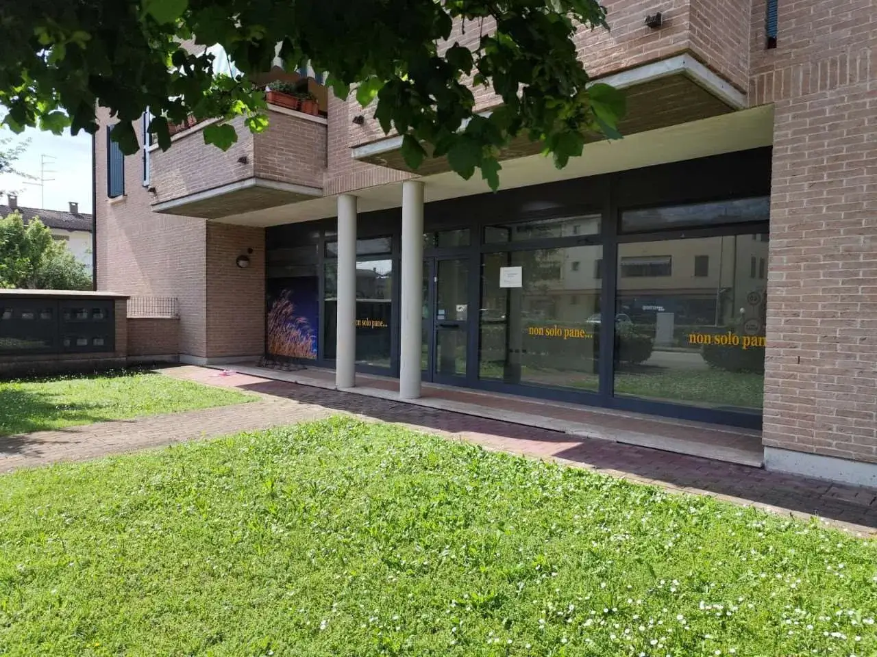 Negozio in , Gualtieri, {3} - Foto 1