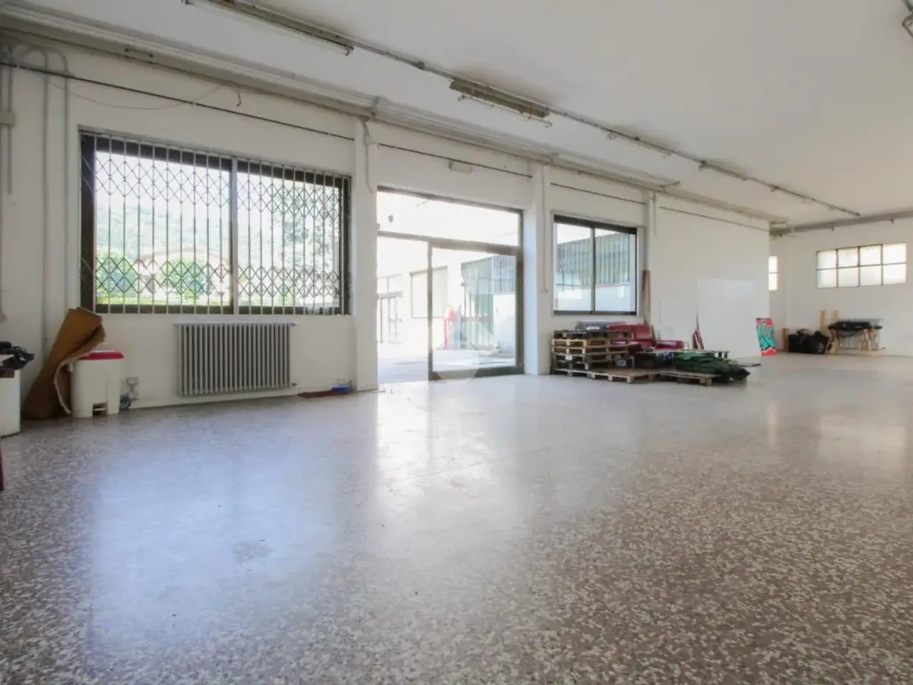 Negozio in Via Pietro Ruggeri da Stabello, Bergamo, {3} - Foto 1