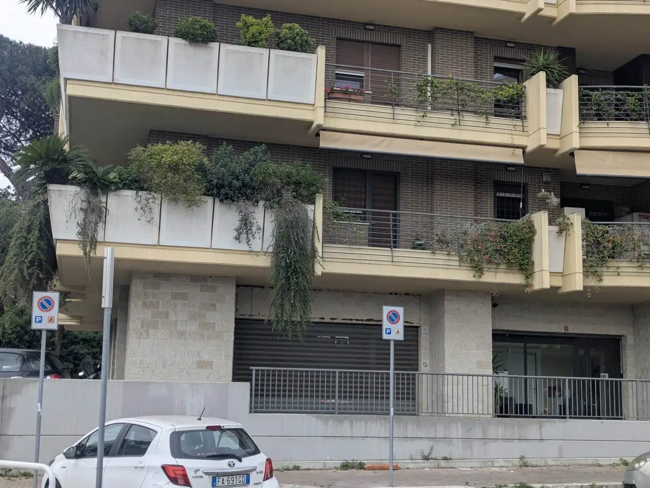 Negozio in Via Villa di Faonte, Roma, {3} - Foto 1