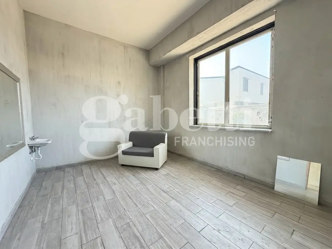 Negozio in Via XXV Aprile 24, Melito Di Napoli, {3} - Foto 2