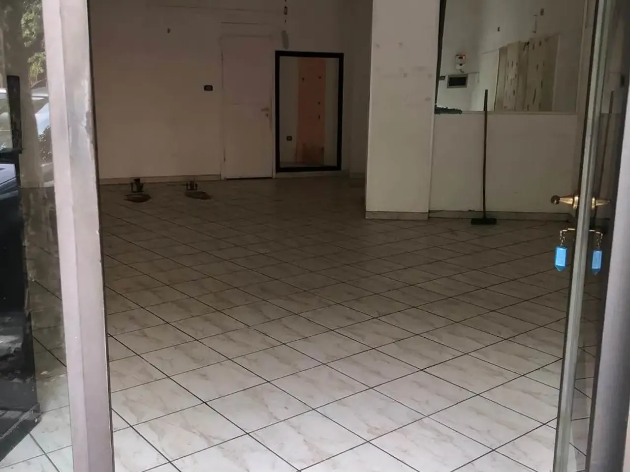 Negozio in Via Giovan Battista Amendola, Salerno, {3} - Foto 2