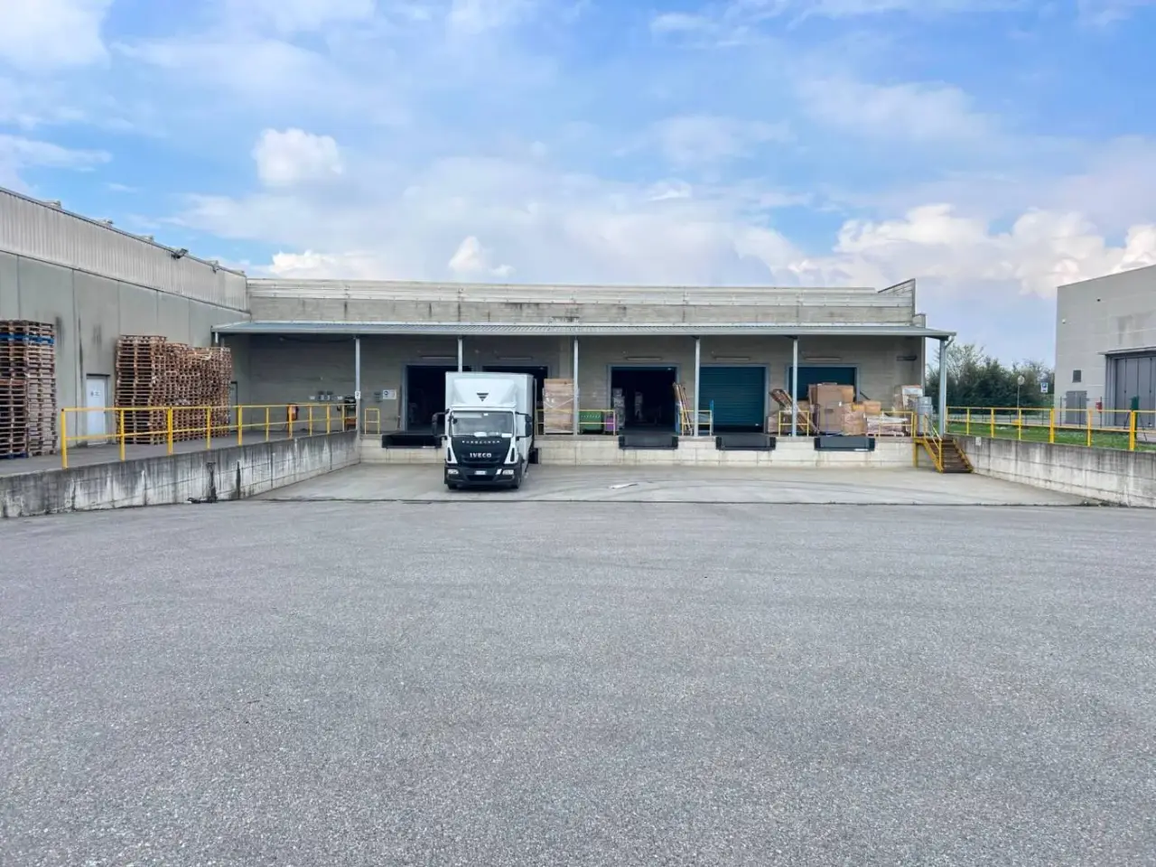 Capannone in Via Treviglio, Pagazzano, Pagazzano, {3} - Foto 1