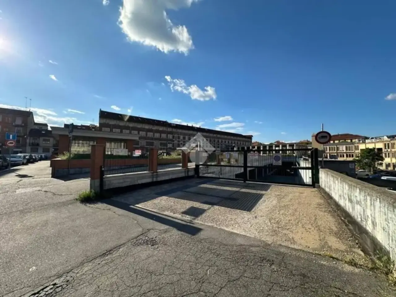 Parcheggio chiuso in , Torino, {3} - Foto 1