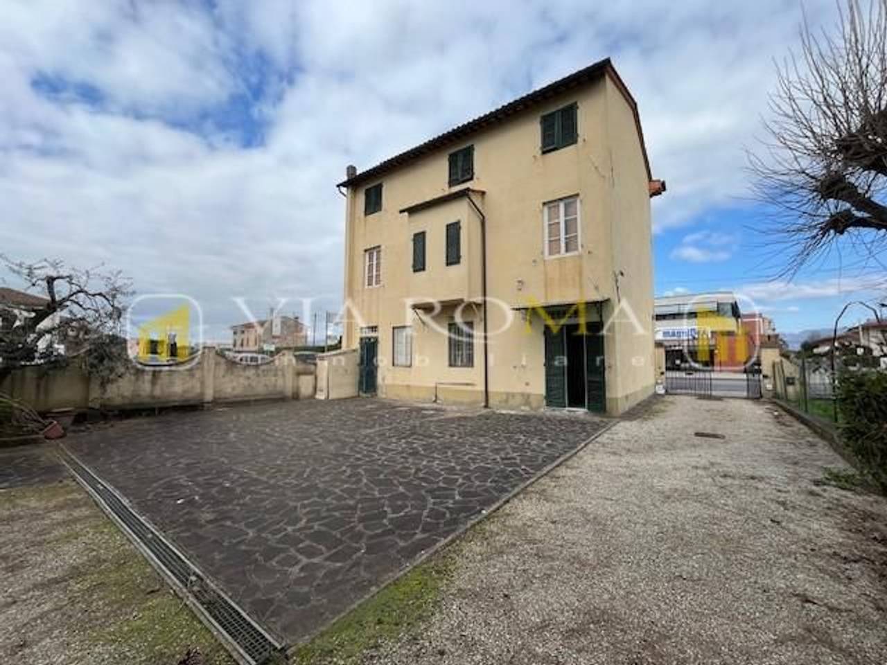 casa indipendente in vendita a Lucca in zona zona Arancio