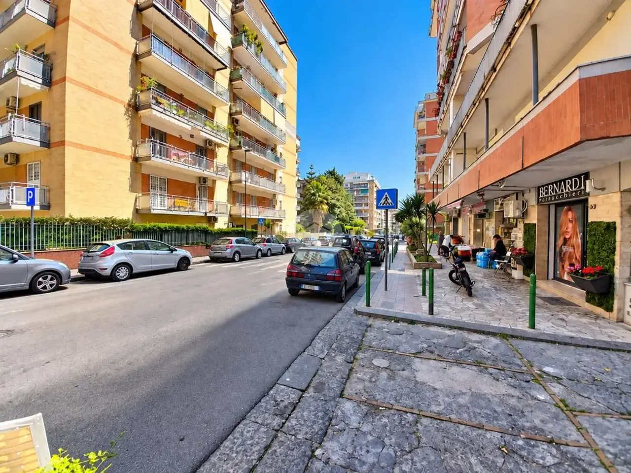 Negozio in Viale dei Pini 45, Napoli, {3} - Foto 2