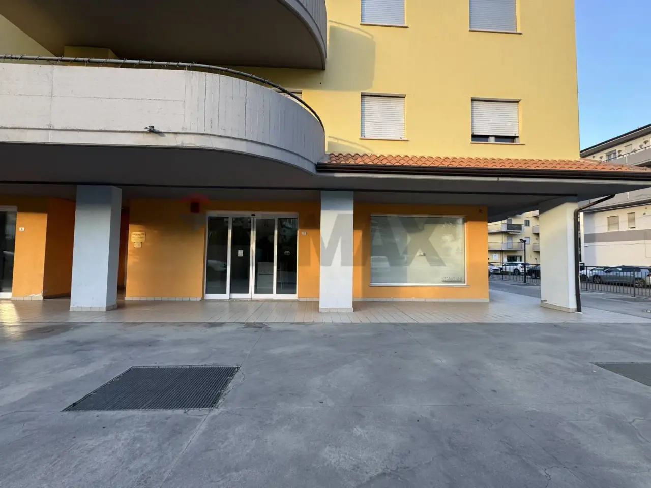 Negozio in Via Francesco Paolo Tosti 1, Altino, {3} - Foto 1