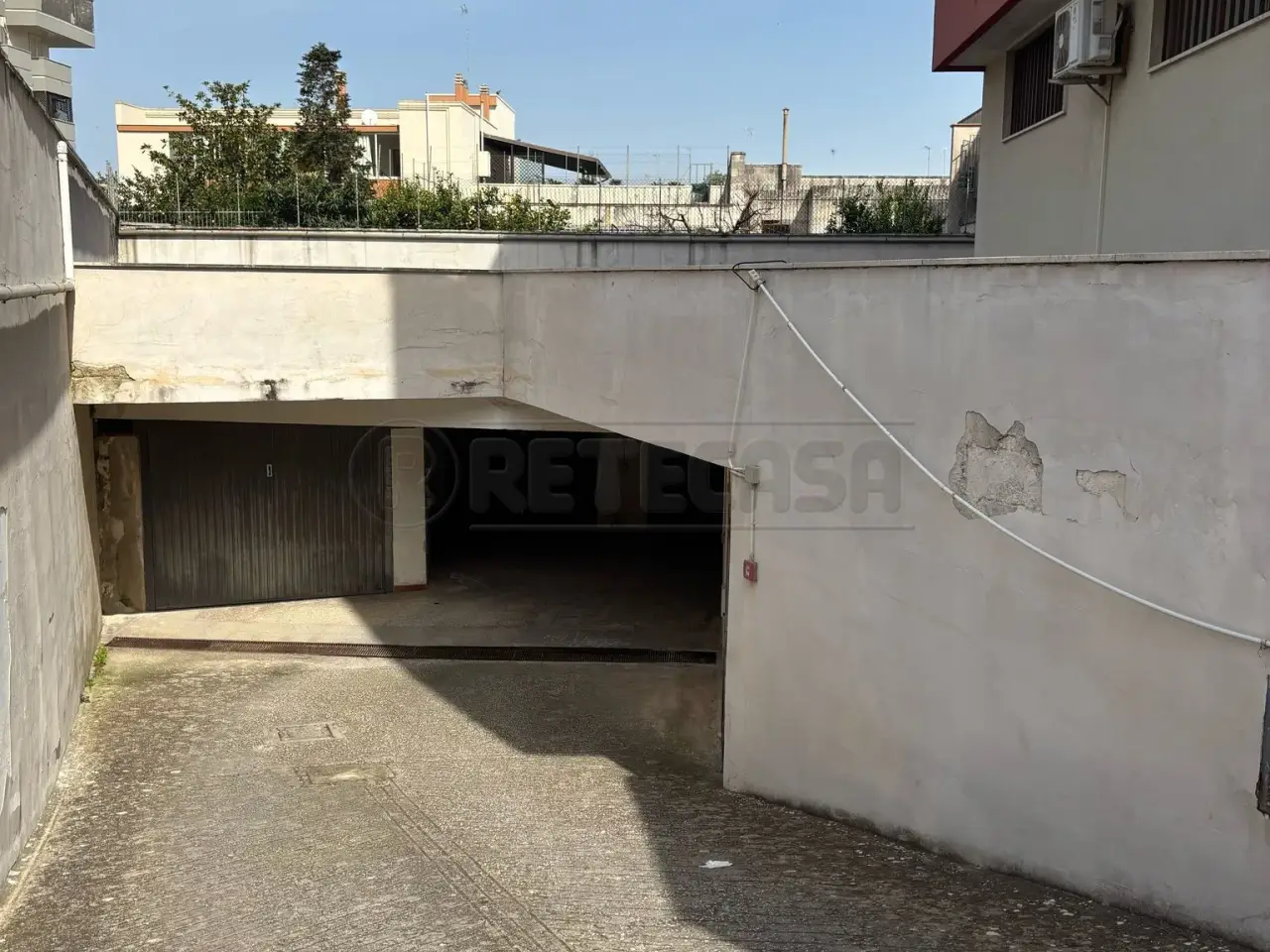 Parcheggio chiuso in Piazza Vittorio Bachelet 25, Maglie, {3} - Foto 2