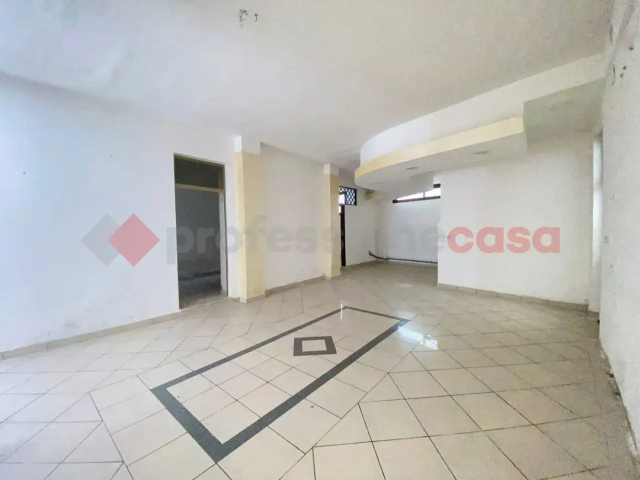Negozio in Via Piazza Snc, Sessa Aurunca, {3} - Foto 1