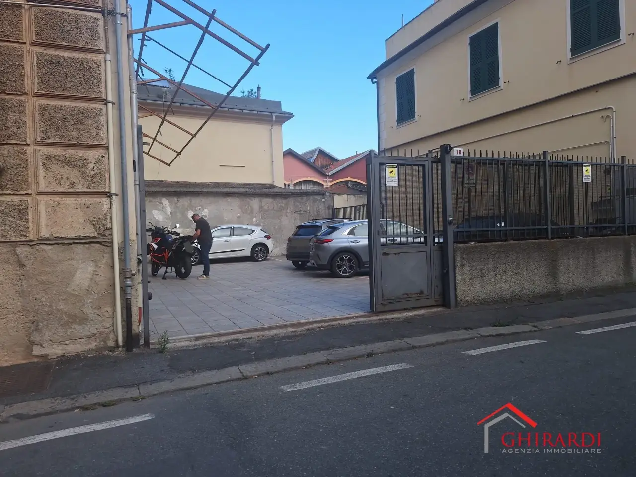 Parcheggio in Via Antonio Canobbio, Genova, {3} - Foto 2