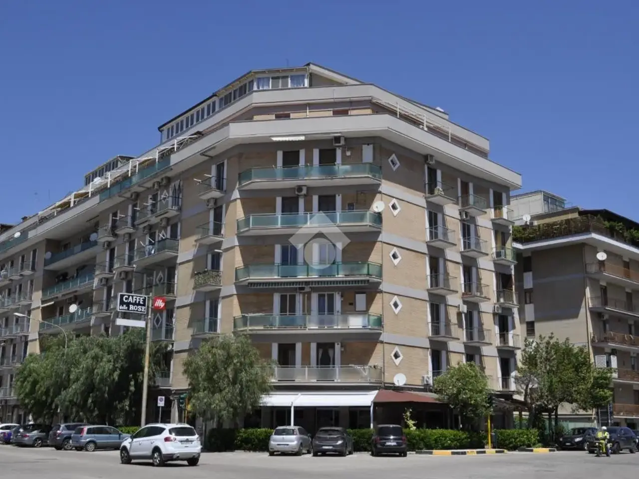 Negozio in Viale G. di Vittorio 237, Foggia, {3} - Foto 1
