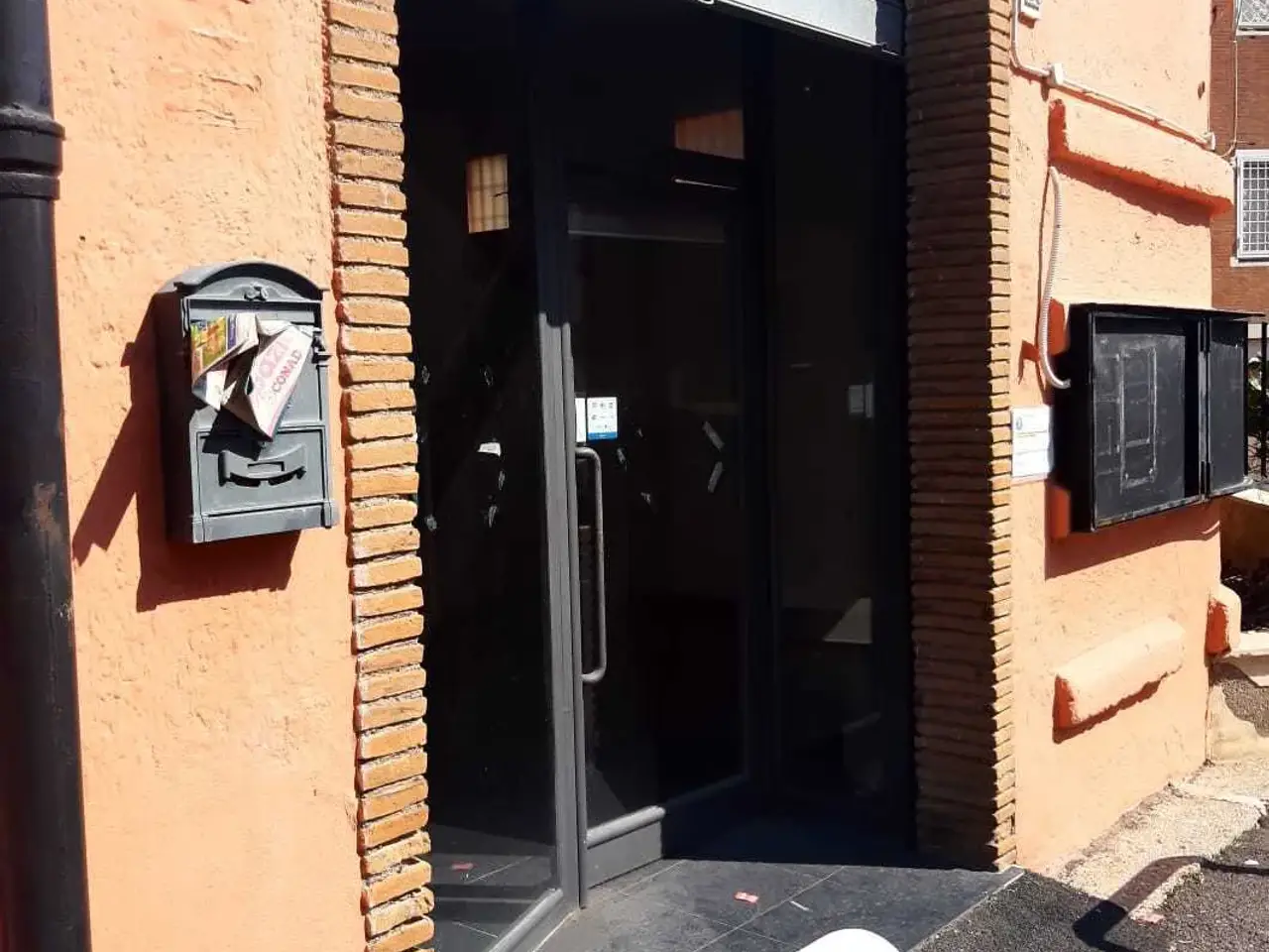 Negozio in Via Francesco Breschi 2, Anzio, {3} - Foto 2