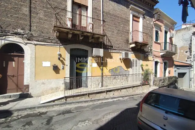 Detached house in Via Signorelli Sotera 12, Paternò - Photo 1