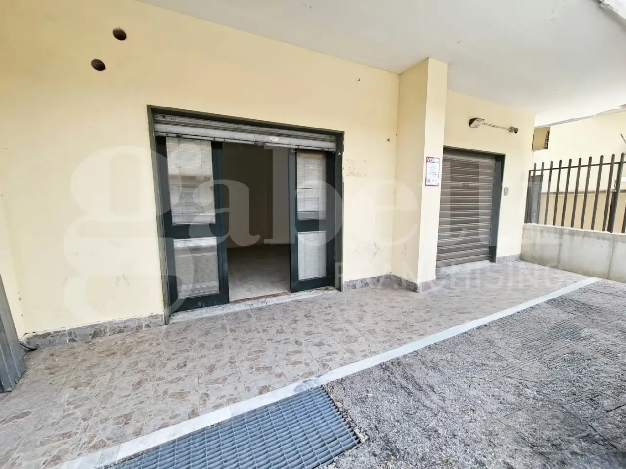 Negozio in Via Agostino Stellato, San Prisco, {3} - Foto 1