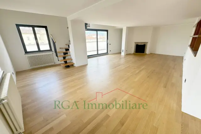 Vierzimmerwohnung in Via Gabriele Camozzi, Bergamo - Foto 1