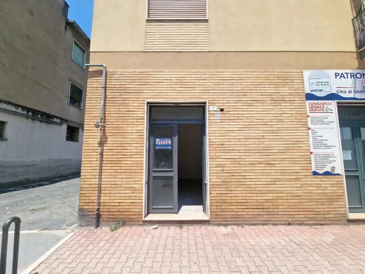 Negozio in Via Alcide De Gasperi 91, Santa Maria Capua Vetere, {3} - Foto 1