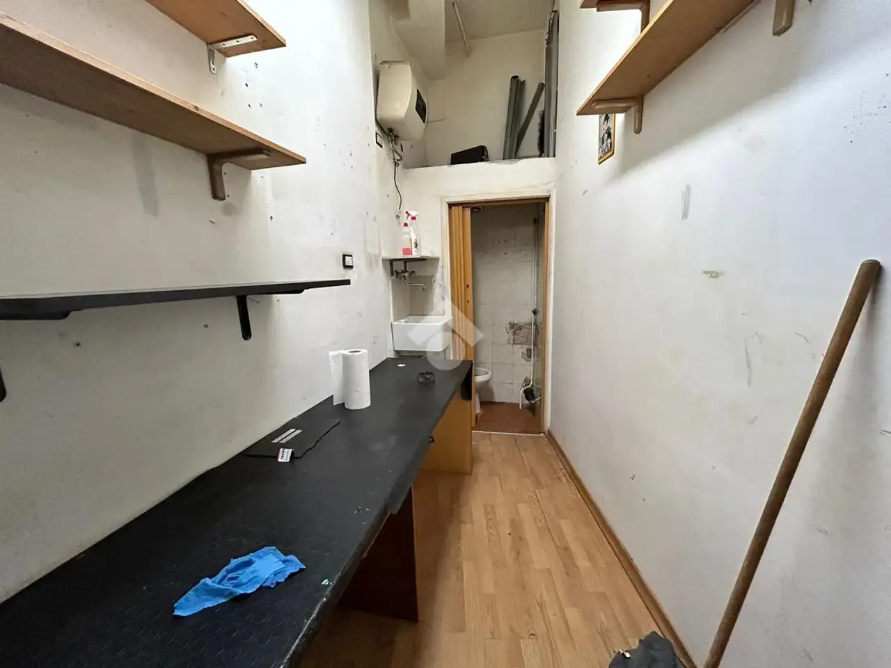 Negozio in Via Volontari della Libertà 1, Salerno, {3} - Foto 2
