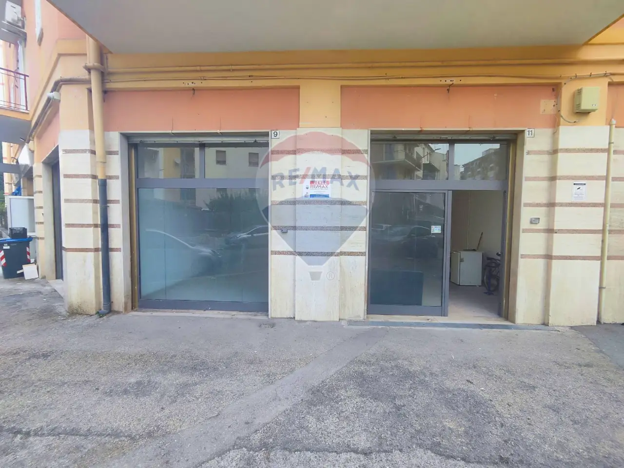 Negozio in Via De Viti De Marco 9-11, Foggia, {3} - Foto 2