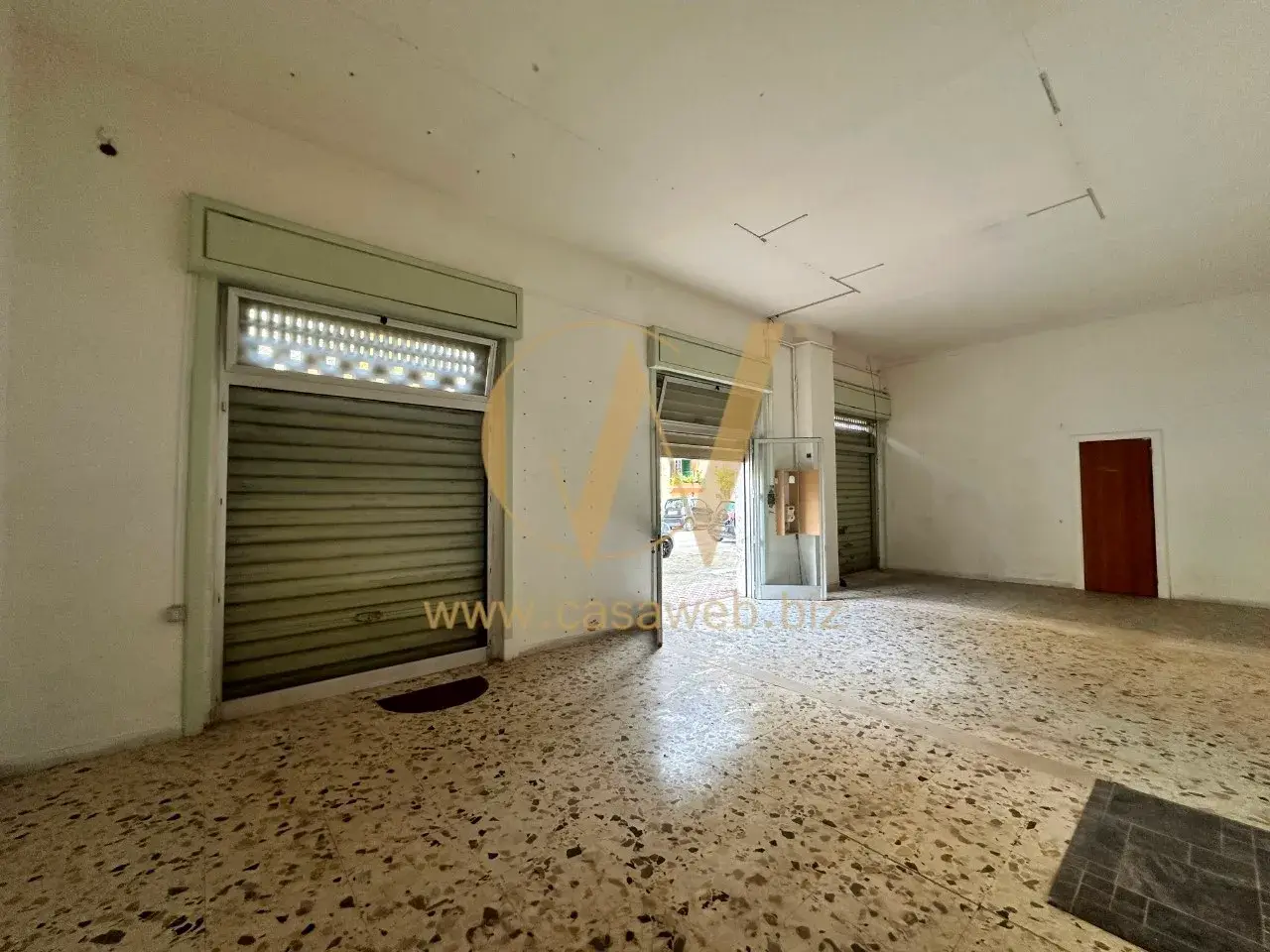 Negozio in Via Augusto Pierantoni, Santa Maria Capua Vetere, {3} - Foto 1