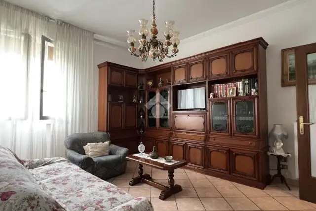 Vierzimmerwohnung in Via dei Confini 26, Campi Bisenzio - Foto 1