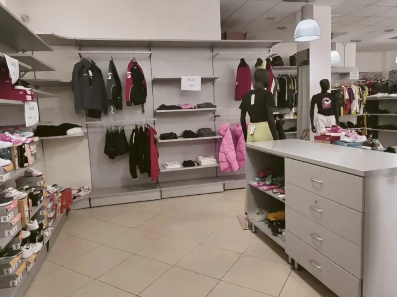 Abbigliamento in Viale della Libertà, Campagna, {3} - Foto 2