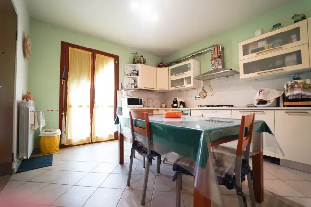 4-room flat in Via Ugo Foscolo 16, Vinci - Photo 1