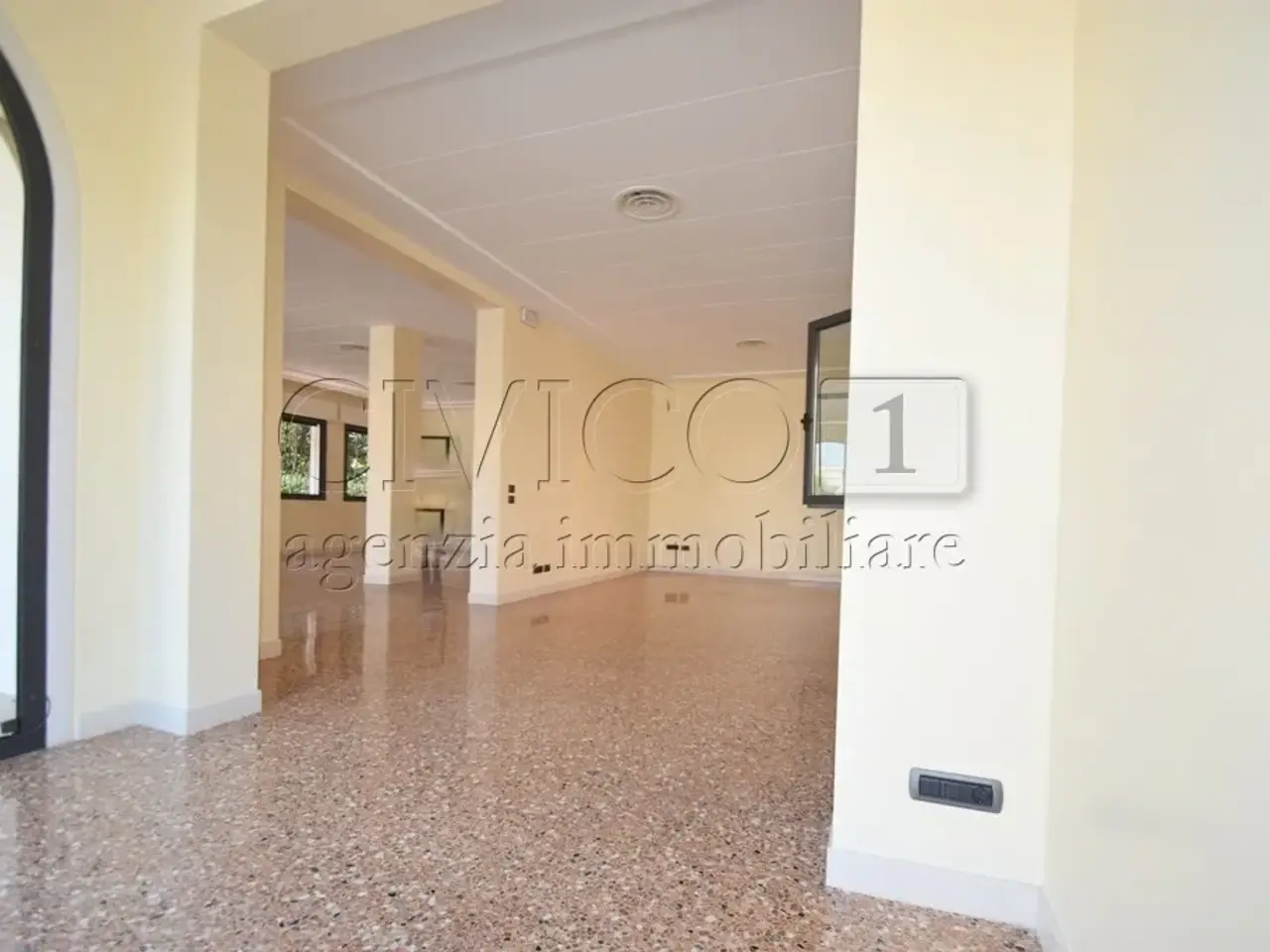 Palazzina commerciale in Via Roma 31, Grumolo Delle Abbadesse, {3} - Foto 2