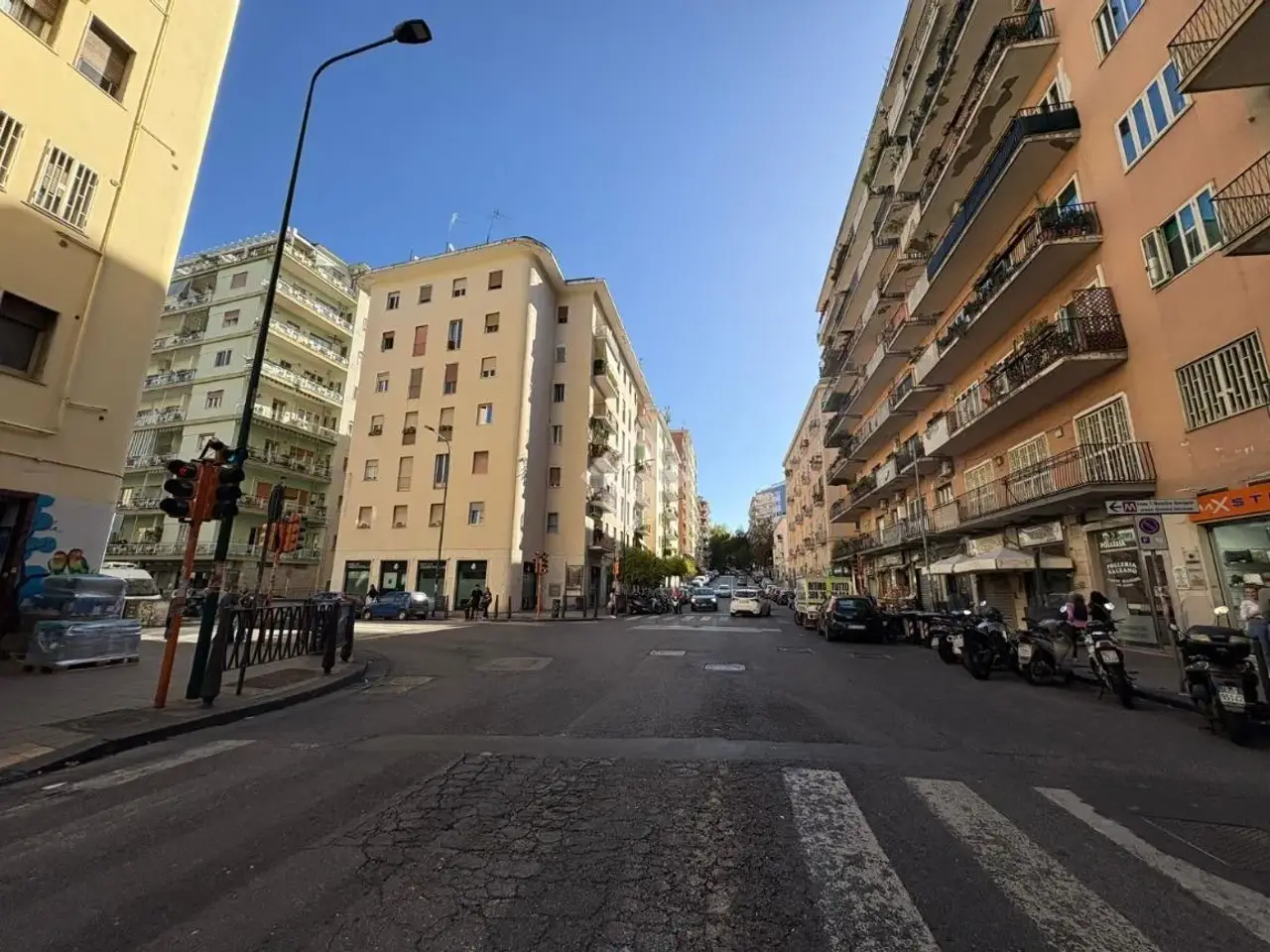 Negozio in Via Francesco Cilea 33, Napoli, {3} - Foto 1