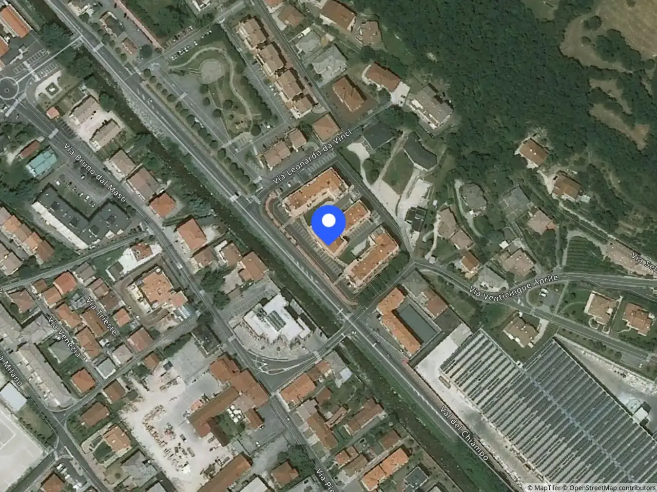 Magazzino in Piazzale Mariano Rumor, 36072 Chiampo VI, Italia 36072, Chiampo, {3} - Foto 1