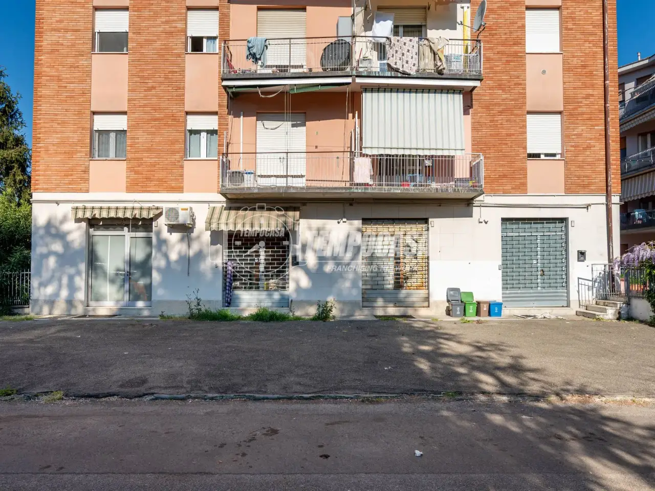 Negozio in Via Gaetano Salvemini, Reggio Emilia, {3} - Foto 2