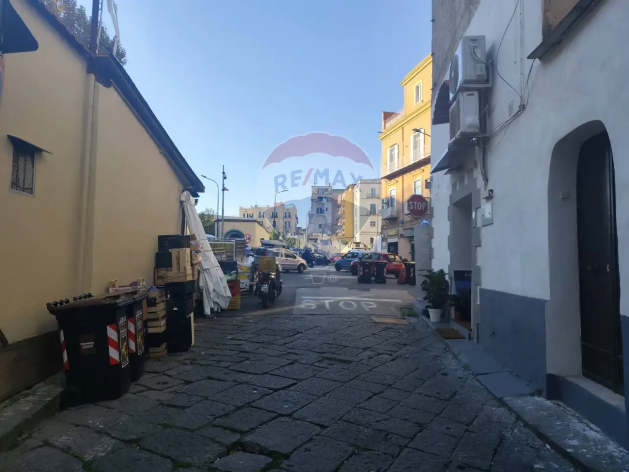 Negozio in Via Cappella dei Cangiani 26/C, Napoli, {3} - Foto 2