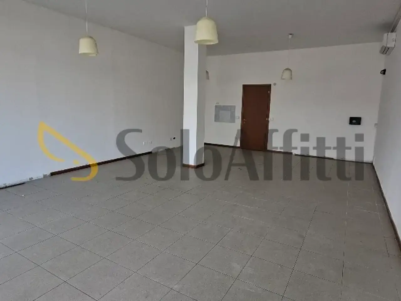 Negozio in Via Lussu, Legnago, {3} - Foto 1
